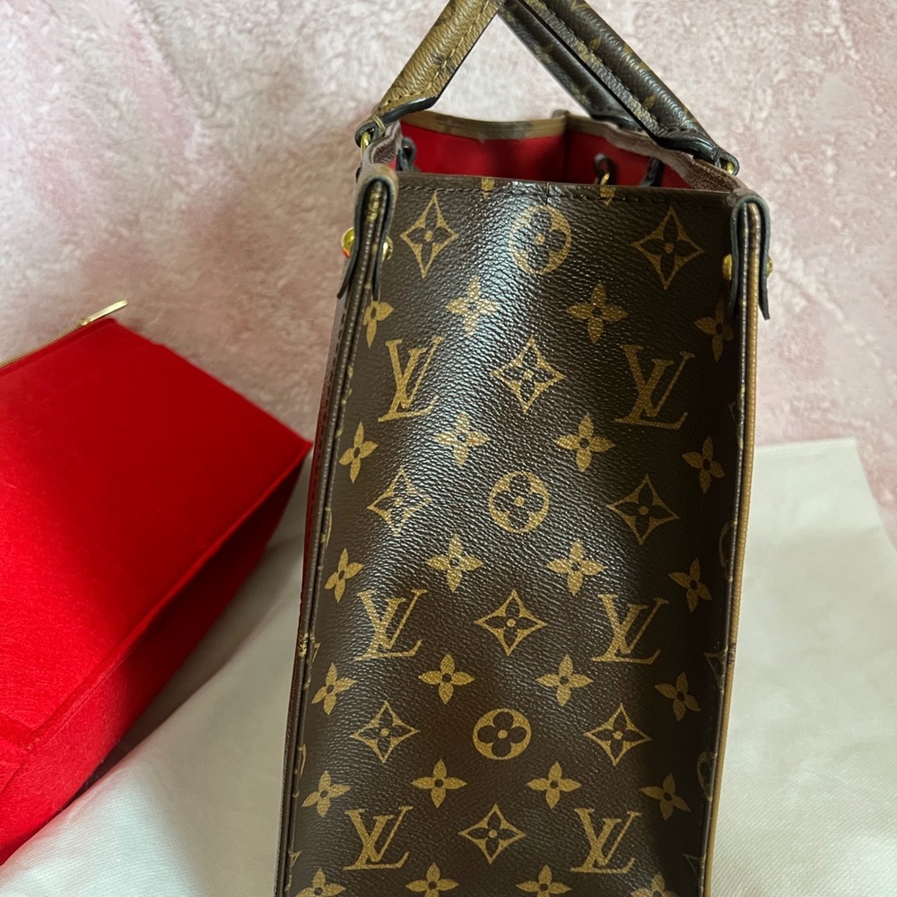 Louis Vuitton On The Go MM Reverse Monogram Tote - Picture 6 of 16